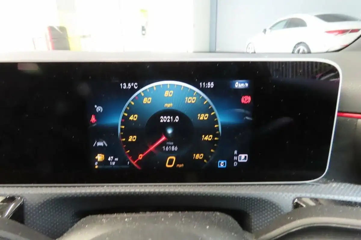 2019-mercedes-benz-a-class-15d-a180d-amg-line-executive-hatchback-5d-7g-dct-big-11