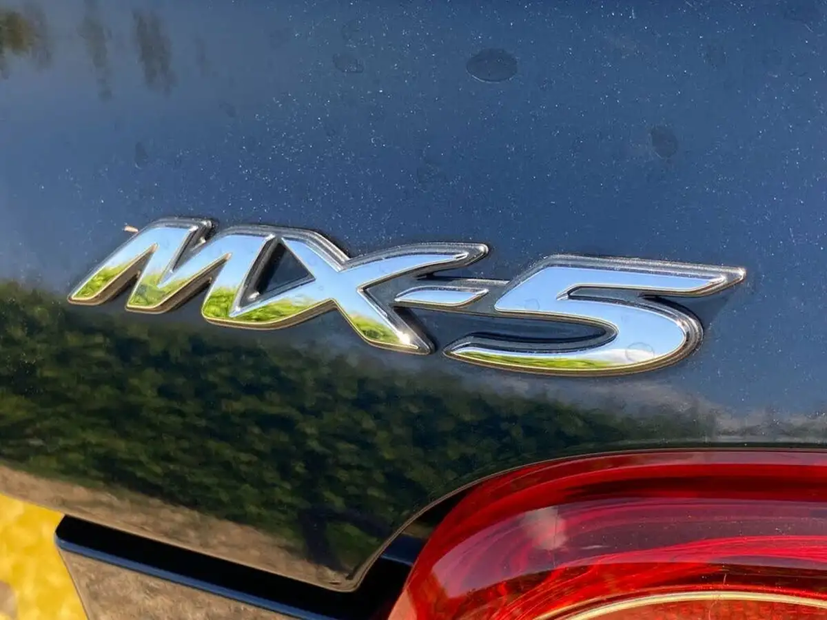 2014-mazda-mx-5-18-roadster-sport-venture-big-43