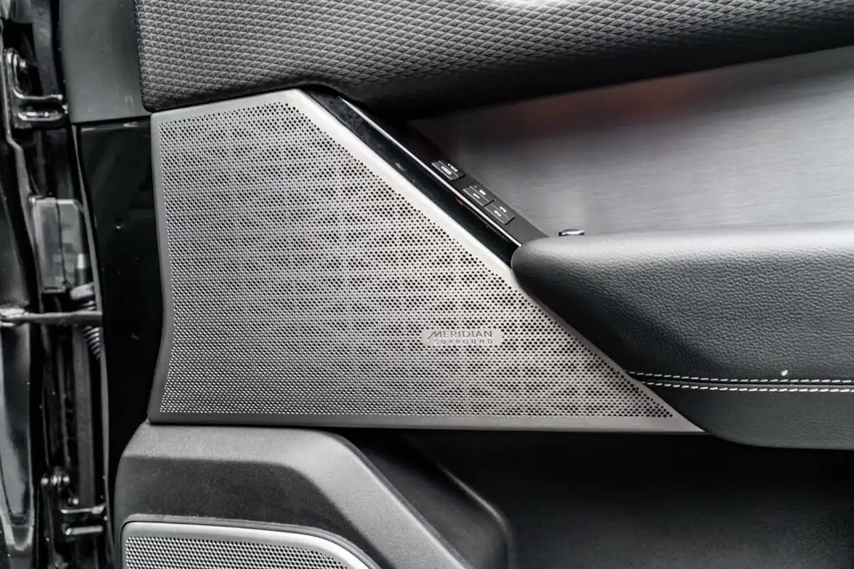 2021-land-rover-range-rover-velar-20-d200-velar-edition-big-33