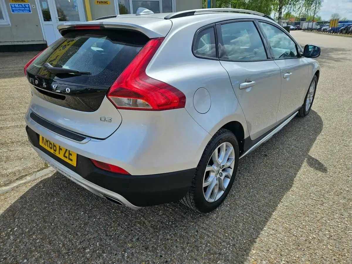 2016-volvo-v40-20td-d3-cross-country-pro-big-4