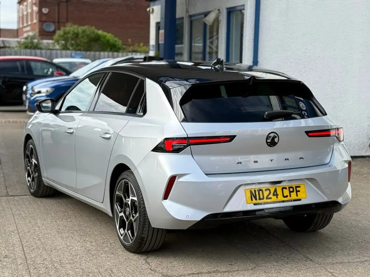 2024-vauxhall-astra-12-turbo-ultimate-130ps-hatchback-big-3
