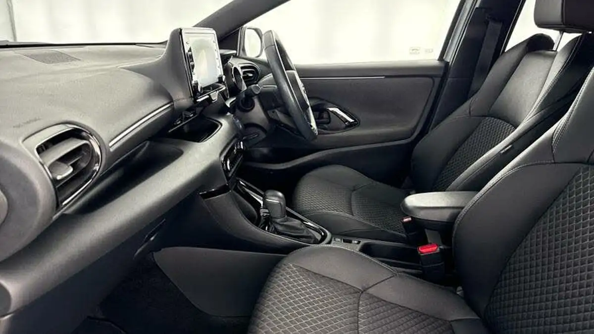 2022-toyota-yaris-15-vvt-i-dynamic-big-35