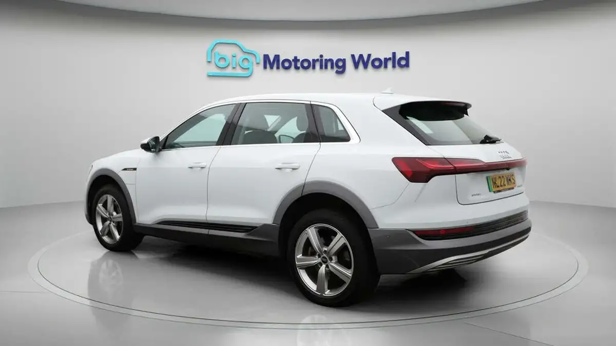 2022-audi-e-tron-55e-technik-station-wagon-big-5