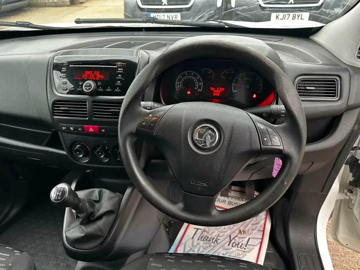 2015-vauxhall-combo-13td-2000-panel-big-14