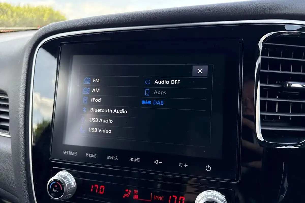 2019-mitsubishi-outlander-24-dynamic-safety-phev-big-47