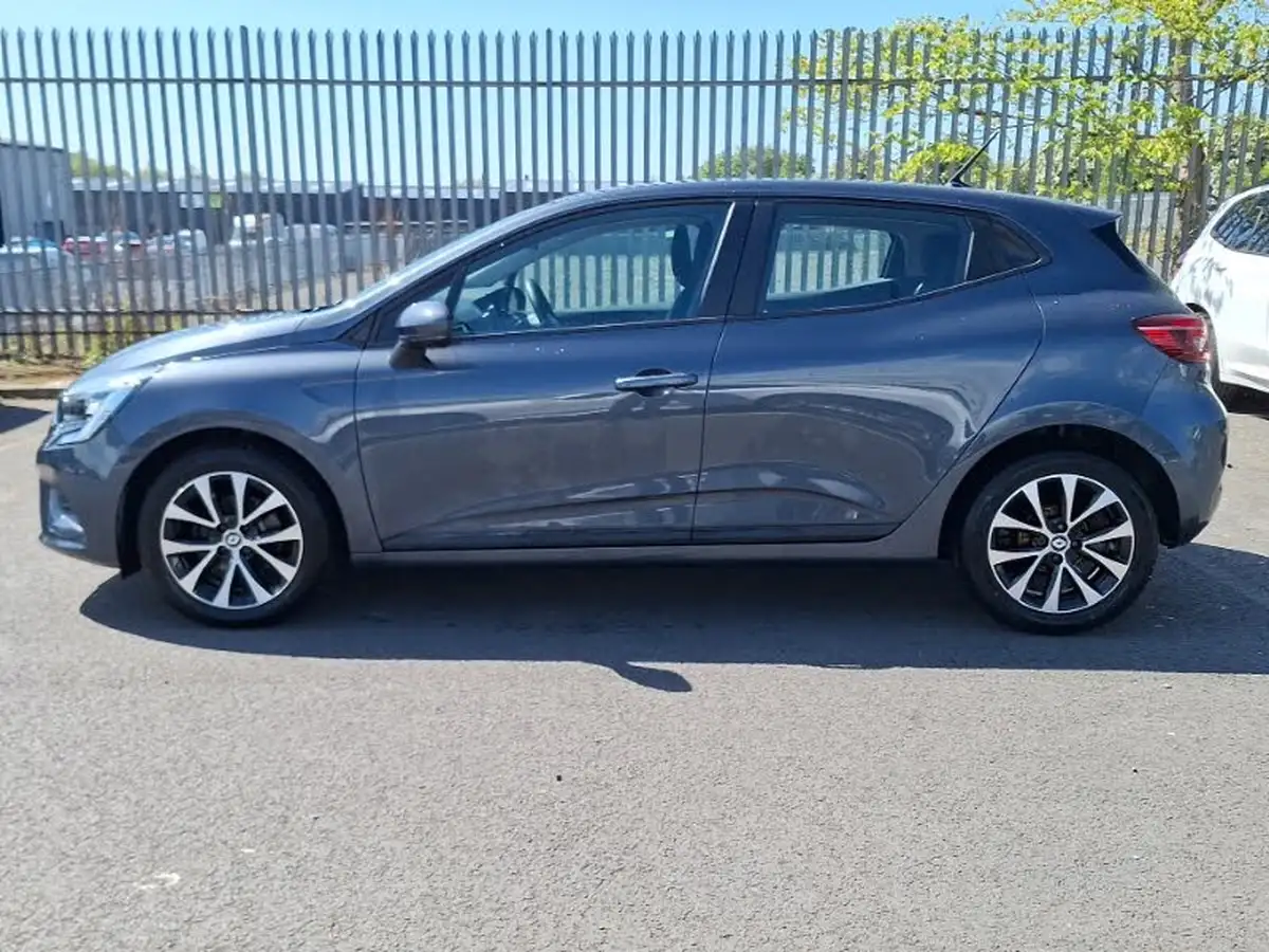 2021-renault-clio-10-tce-iconic-edition-big-3