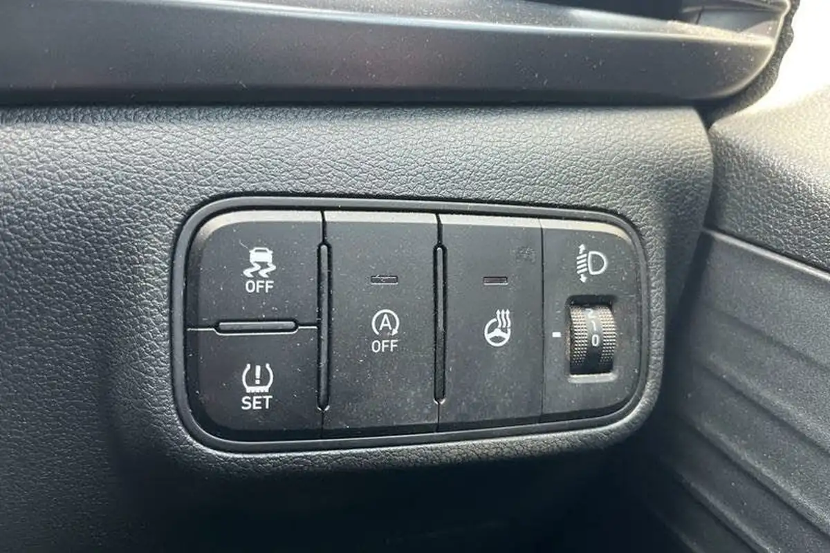 2022-hyundai-i20-10-t-gdi-premium-eclutch-imt-big-28