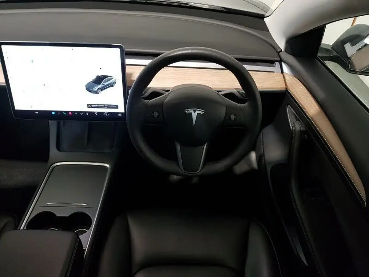 2021-tesla-model-3-e-long-range-awd-big-6