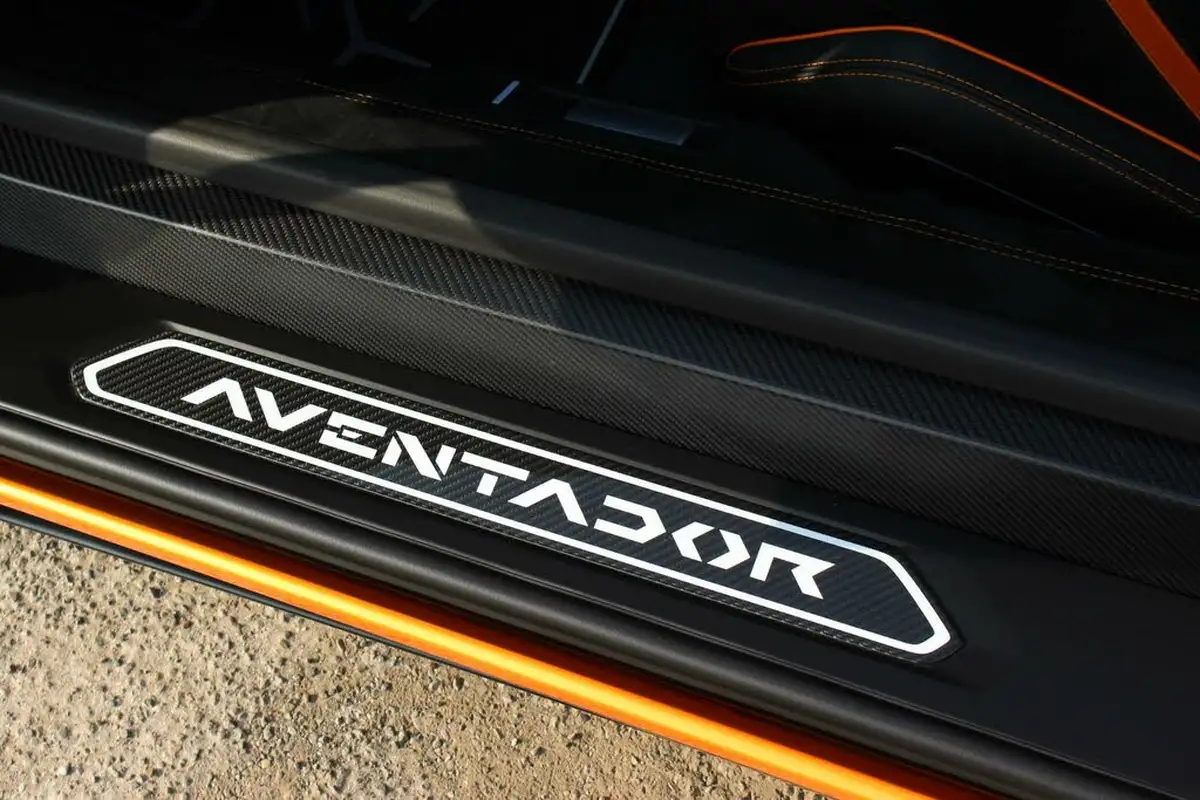 2016-lamborghini-aventador-65-lp-750-4-superveloce-coupe-big-38