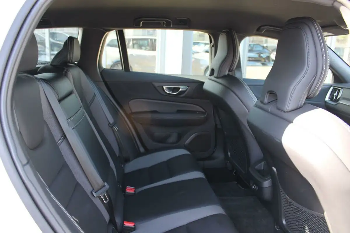 2019-volvo-v60-20-t5-r-design-ss-big-8