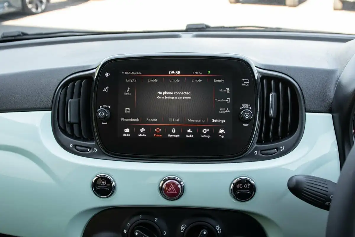 2021-fiat-500-10-lounge-big-23