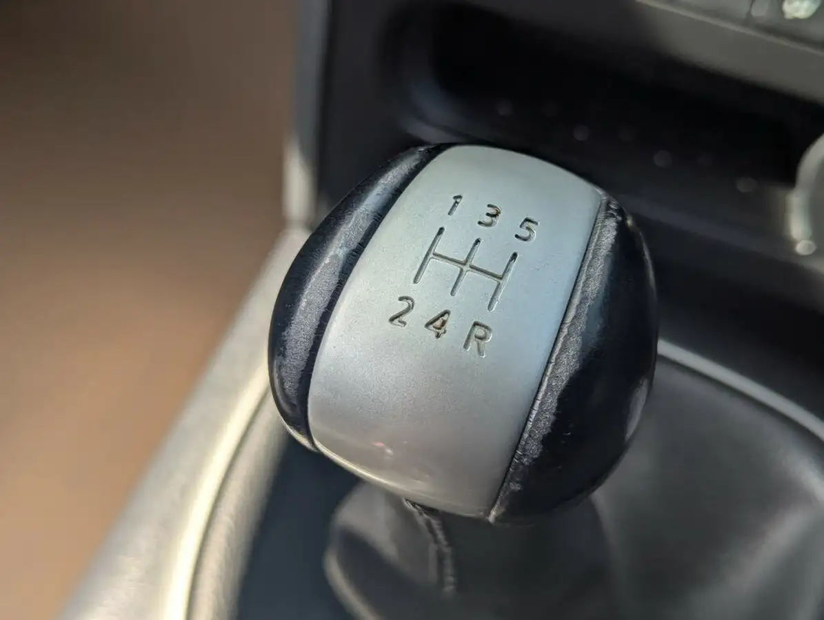2013-nissan-qashqai-16-acenta-big-21