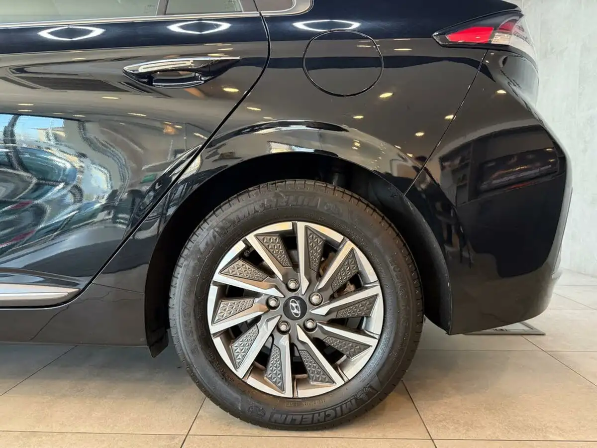 2022-hyundai-ioniq-e-premium-electric-big-24