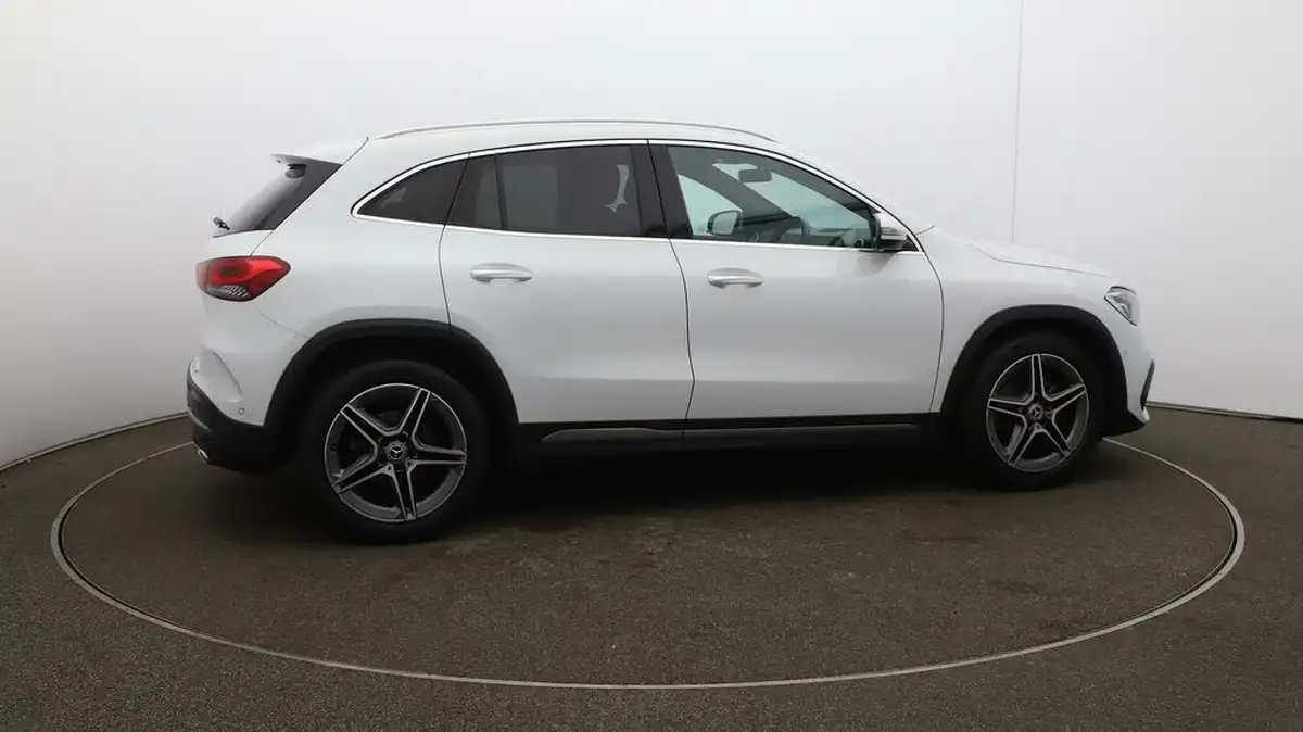 2022-mercedes-benz-gla-class-13-gla-180-amg-line-premium-big-41
