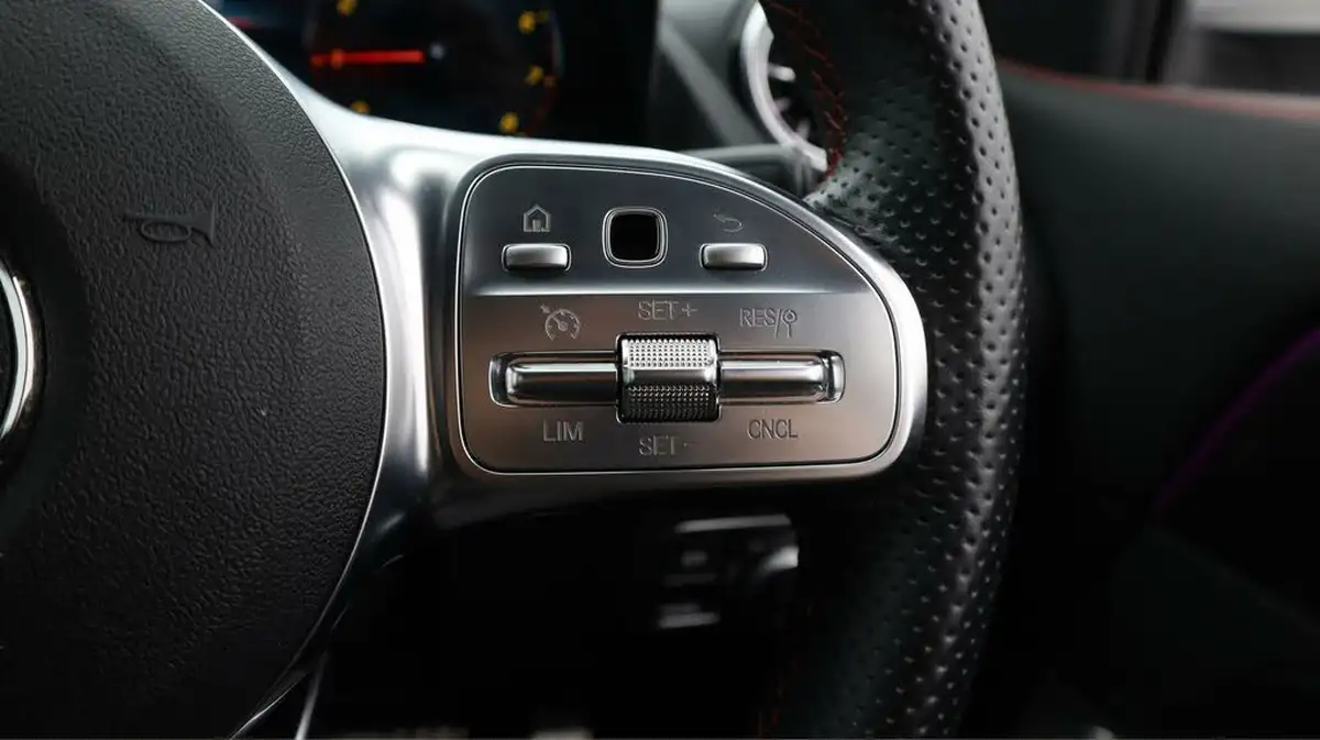 2022-mercedes-benz-gla-class-13-gla-180-amg-line-premium-big-24
