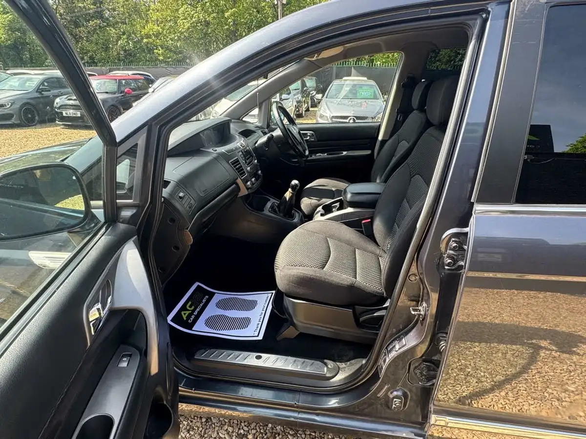 2017-kgm-ssangyong-turismo-22td-se-big-31