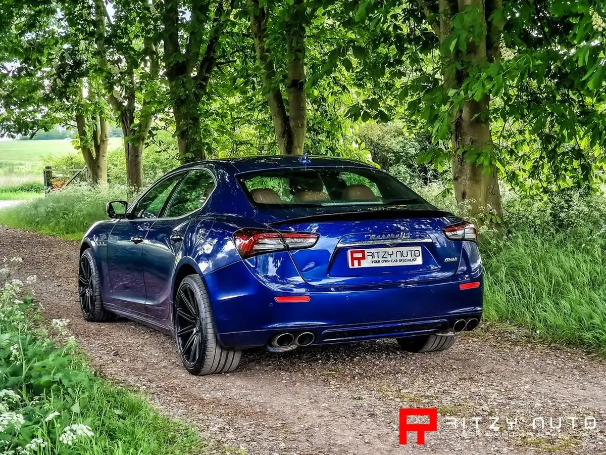 2016-maserati-ghibli-30-s-big-7