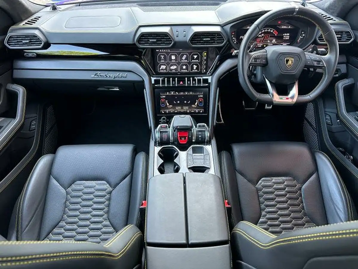 2022-lamborghini-urus-40-no-trim-big-11