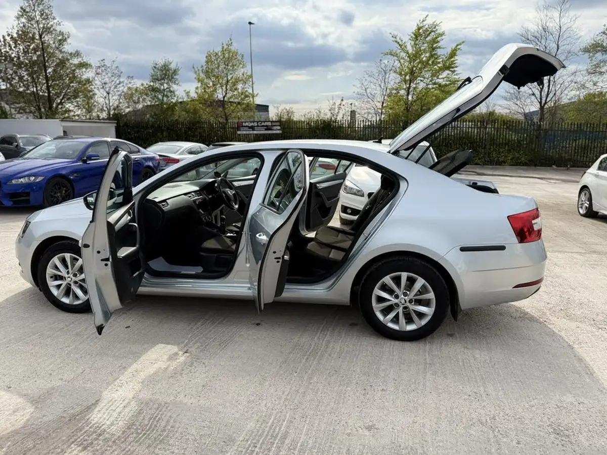 2020-skoda-octavia-10-tsi-s-hatchback-big-12