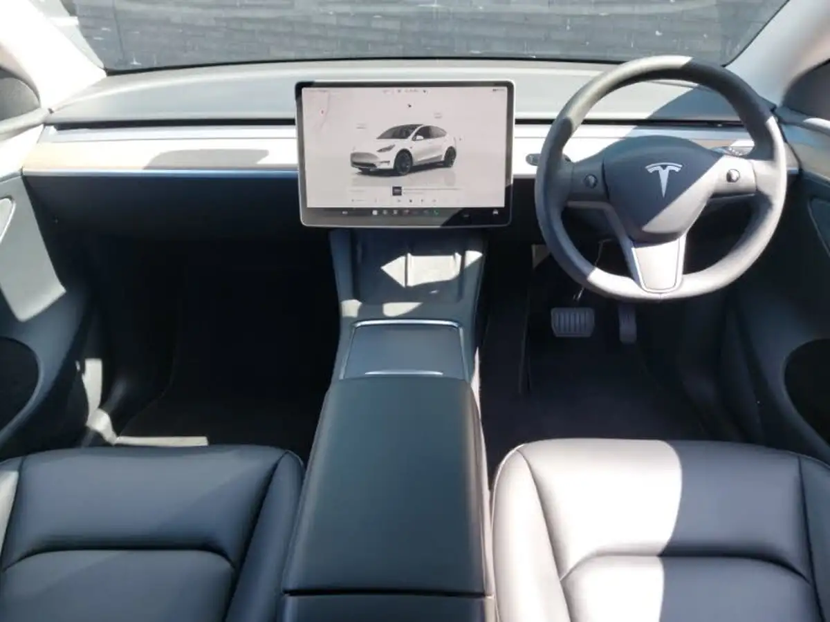 2022-tesla-model-y-e-long-range-big-2