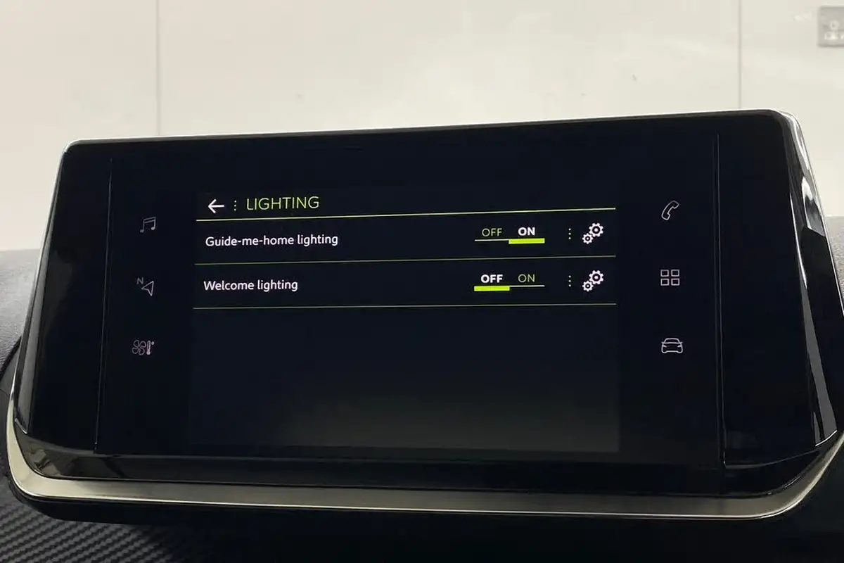 2022-peugeot-2008-suv-12-puretech-allure-premium-130bhp-big-21