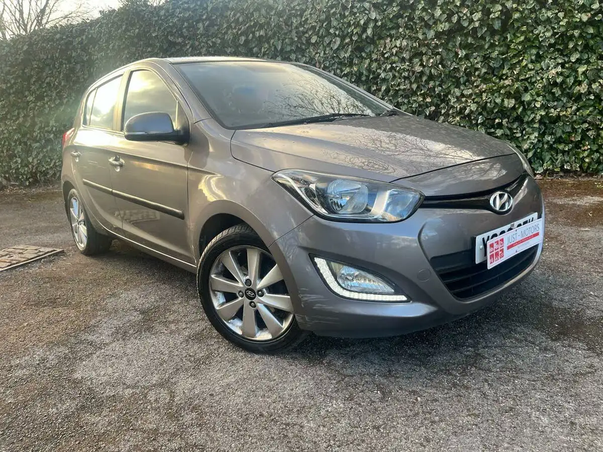 2012-hyundai-i20-14-style-99bhp-big-33