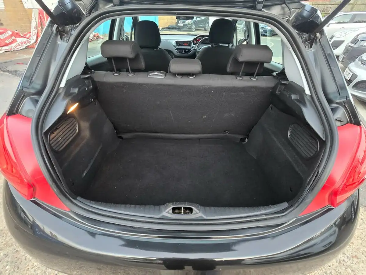 2012-peugeot-208-12-access-5d-big-28