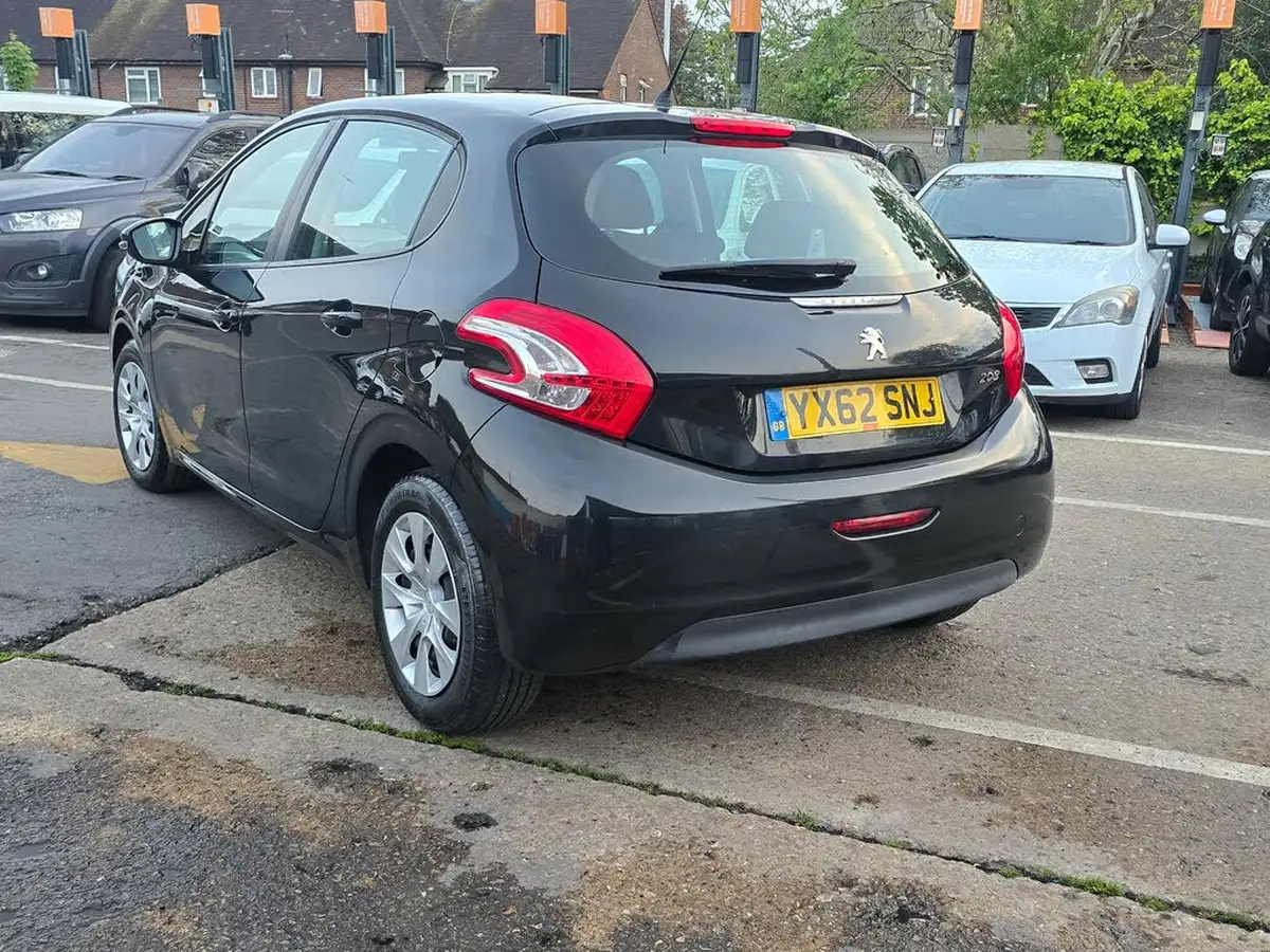 2012-peugeot-208-12-access-5d-big-4