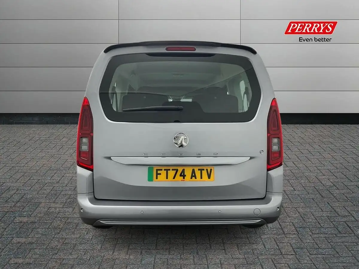 2024-vauxhall-combo-life-e-design-xl-big-4