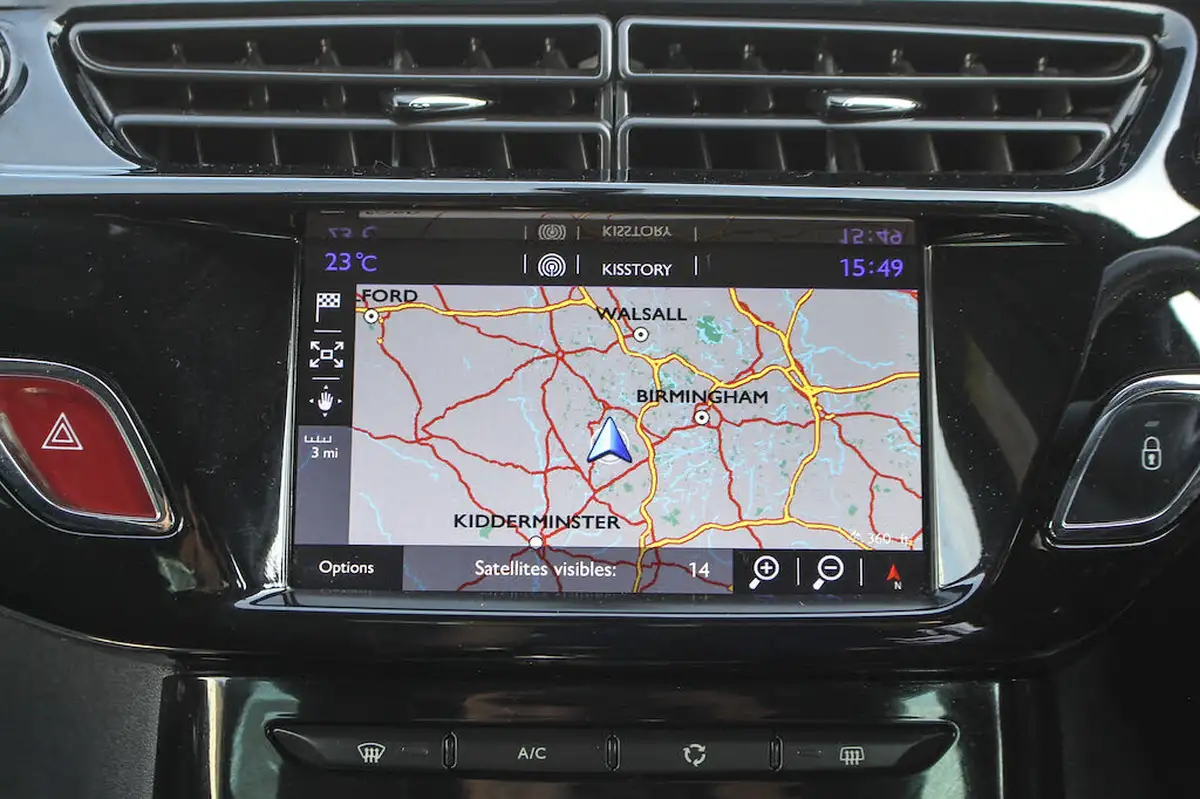 2015-ds-ds-3-16bluehdi-dstyle-nav-big-25