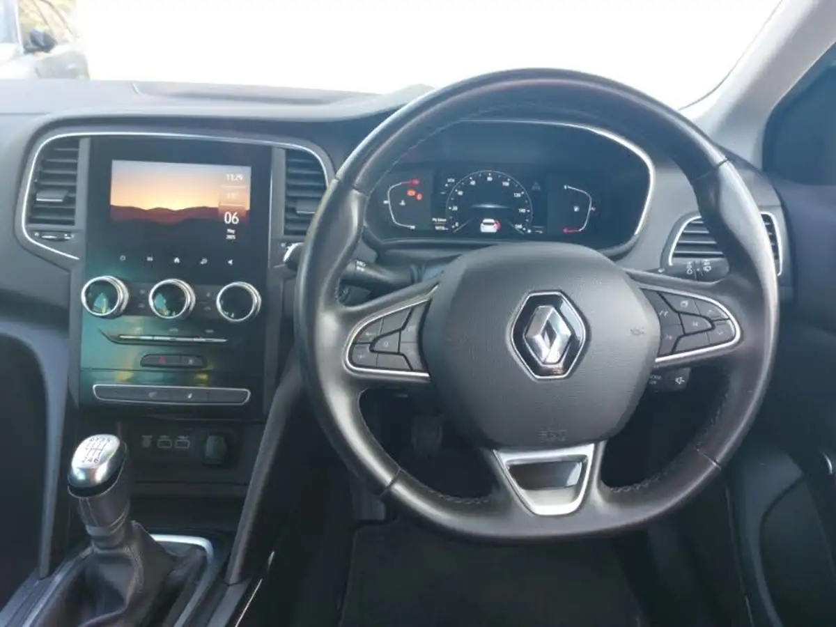 2021-renault-megane-13-tce-iconic-sport-tourer-big-6
