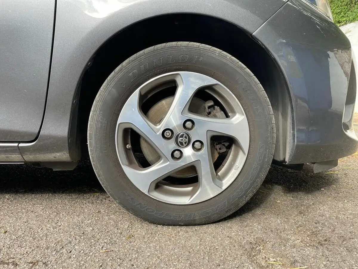 2015-toyota-yaris-15-vvt-i-icon-hybrid-big-8