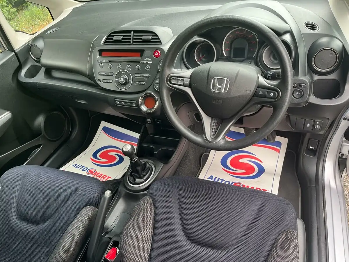 2012-honda-jazz-14-es-big-14