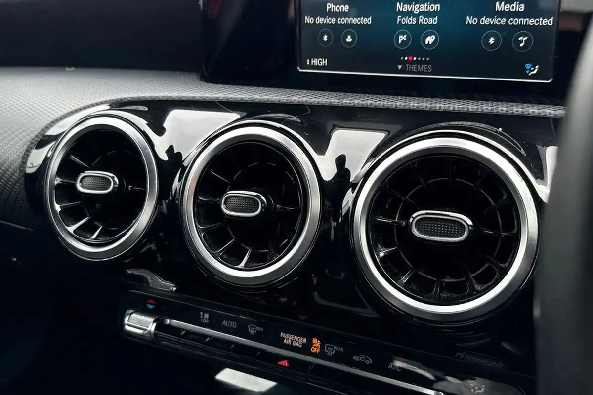 2019-mercedes-benz-a-class-13-a180-se-7g-dct-big-32