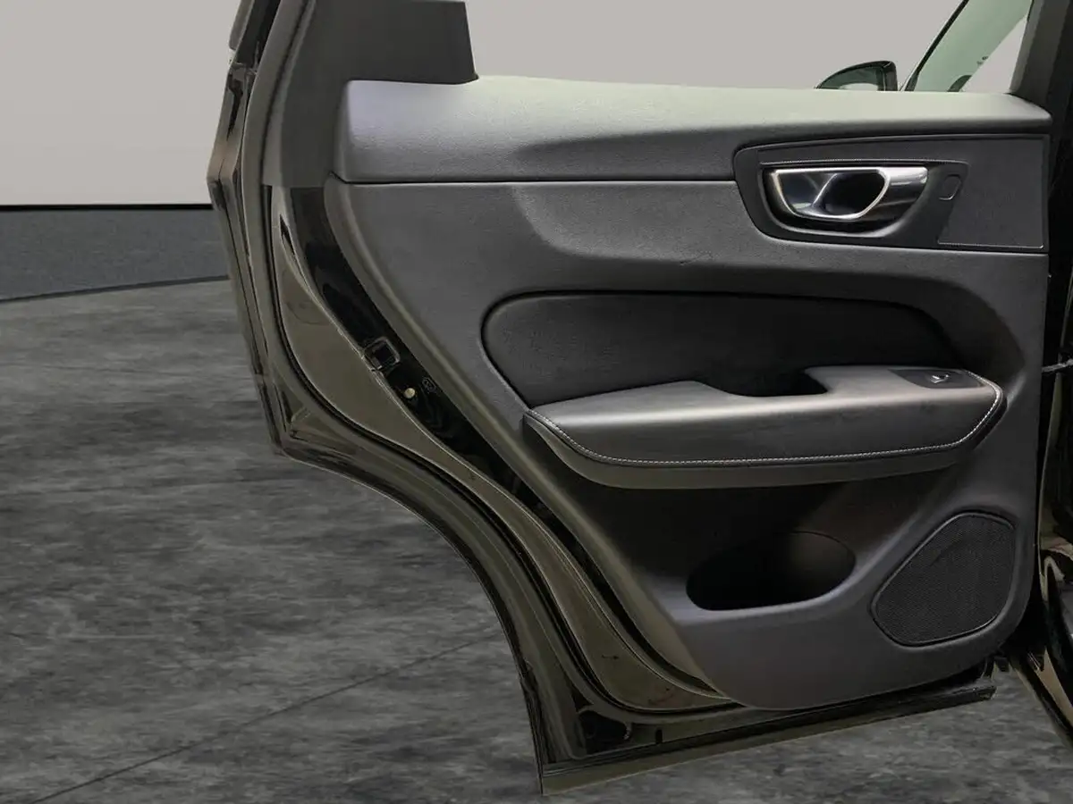 2020-volvo-xc60-20-b5-inscription-awd-big-26