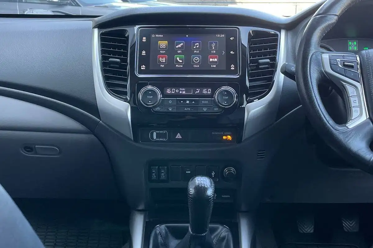 2019-mitsubishi-l200-24di-d-warrior-eu6b-big-39