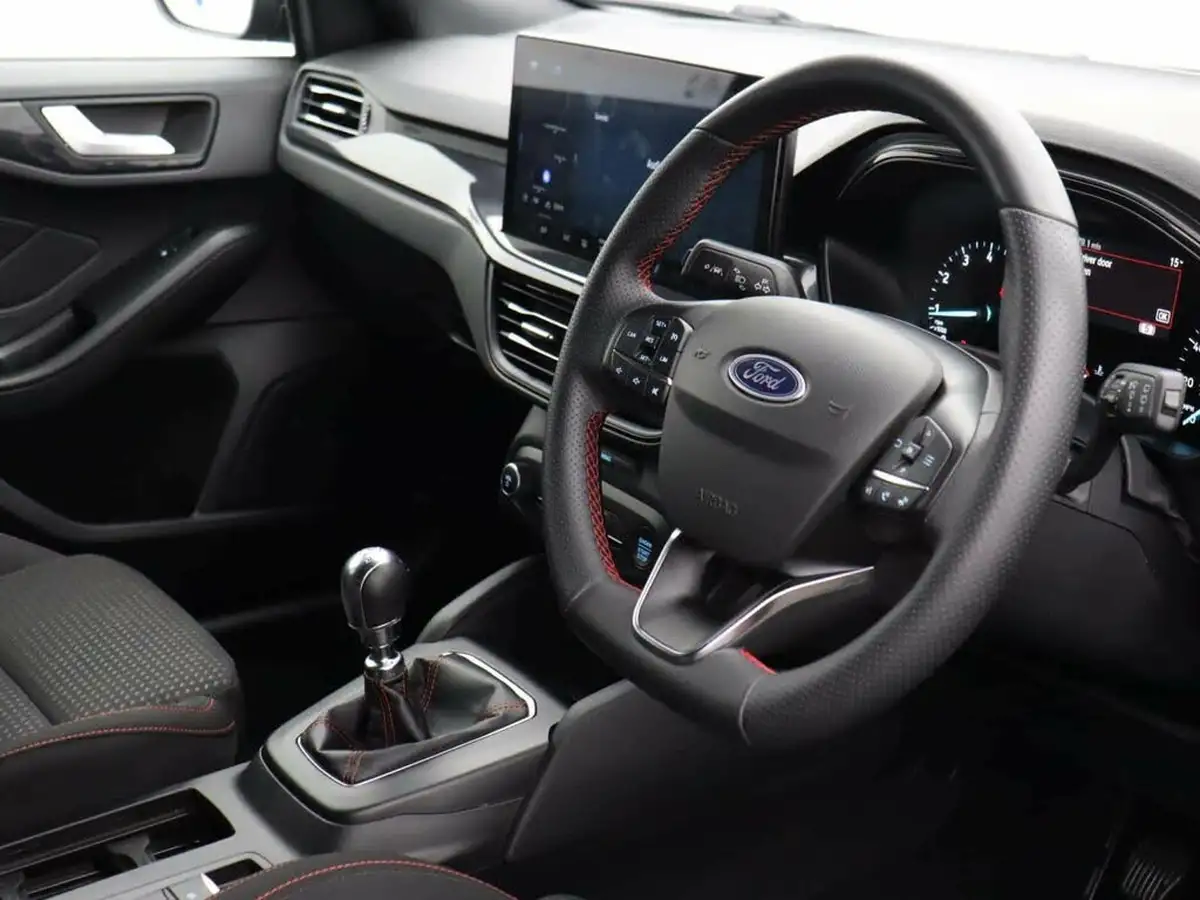 2023-ford-focus-10t-st-line-125ps-hatchback-big-5
