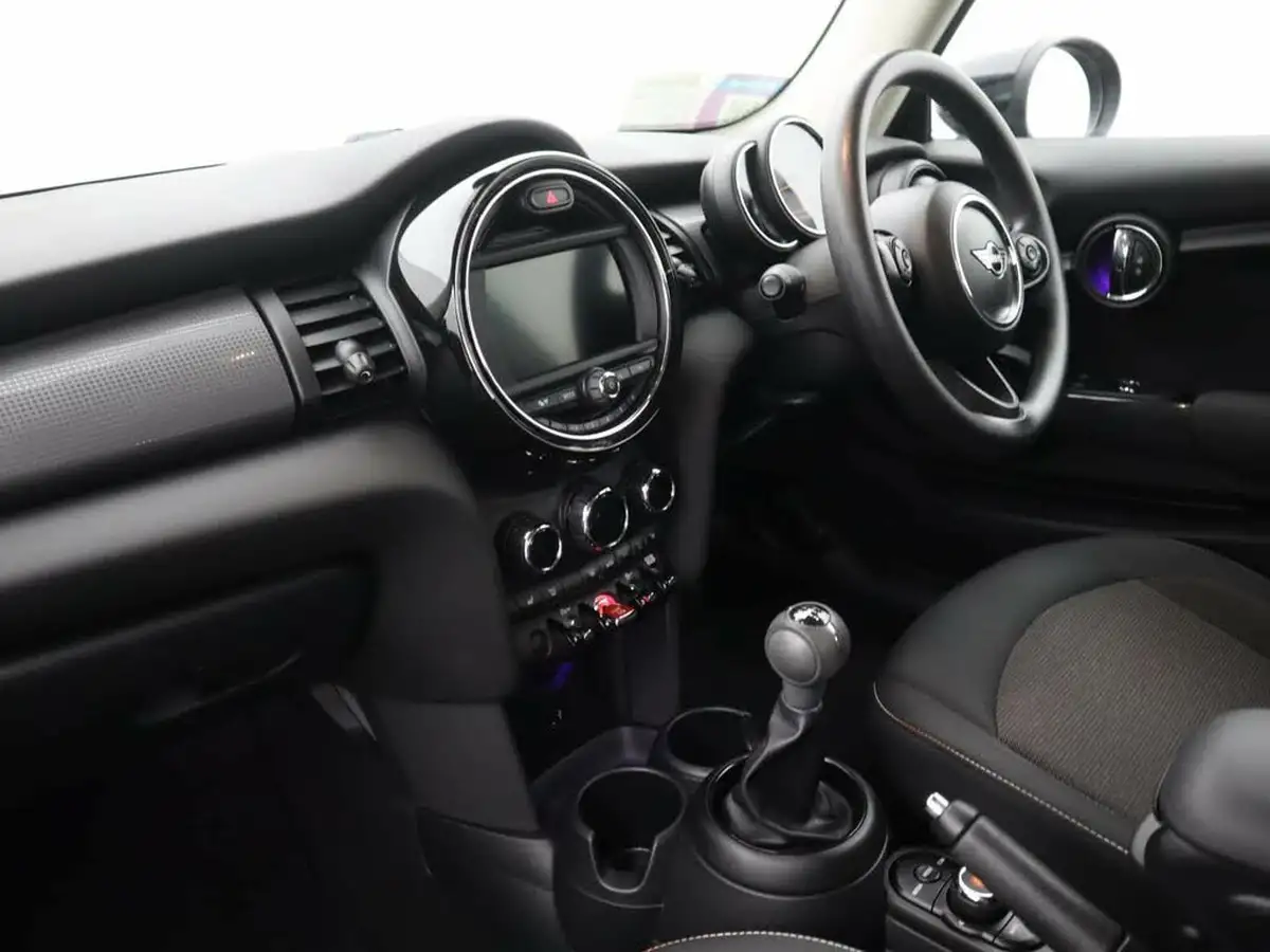 2020-mini-cooper-15-cooper-classic-nav-hatchback-3d-big-8