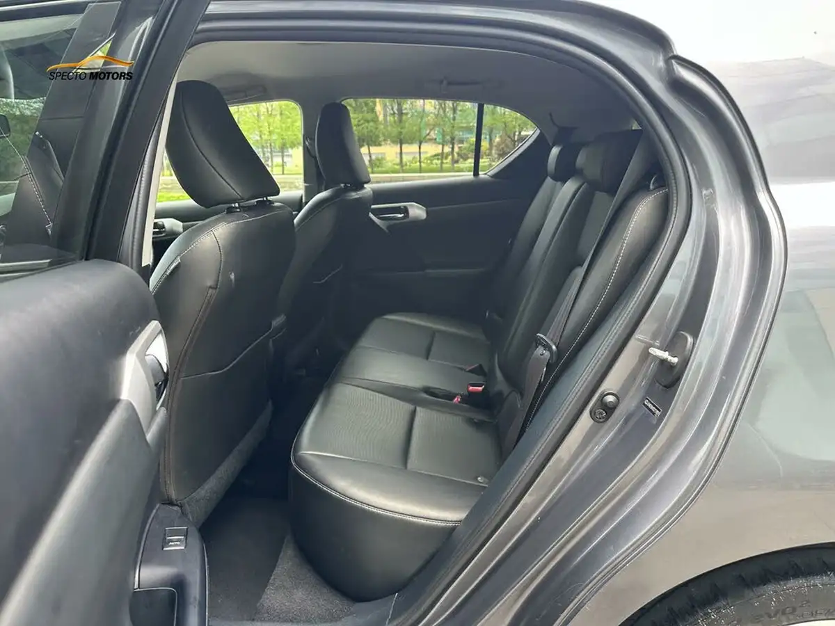 2013-lexus-ct-200h-18-advance-big-36