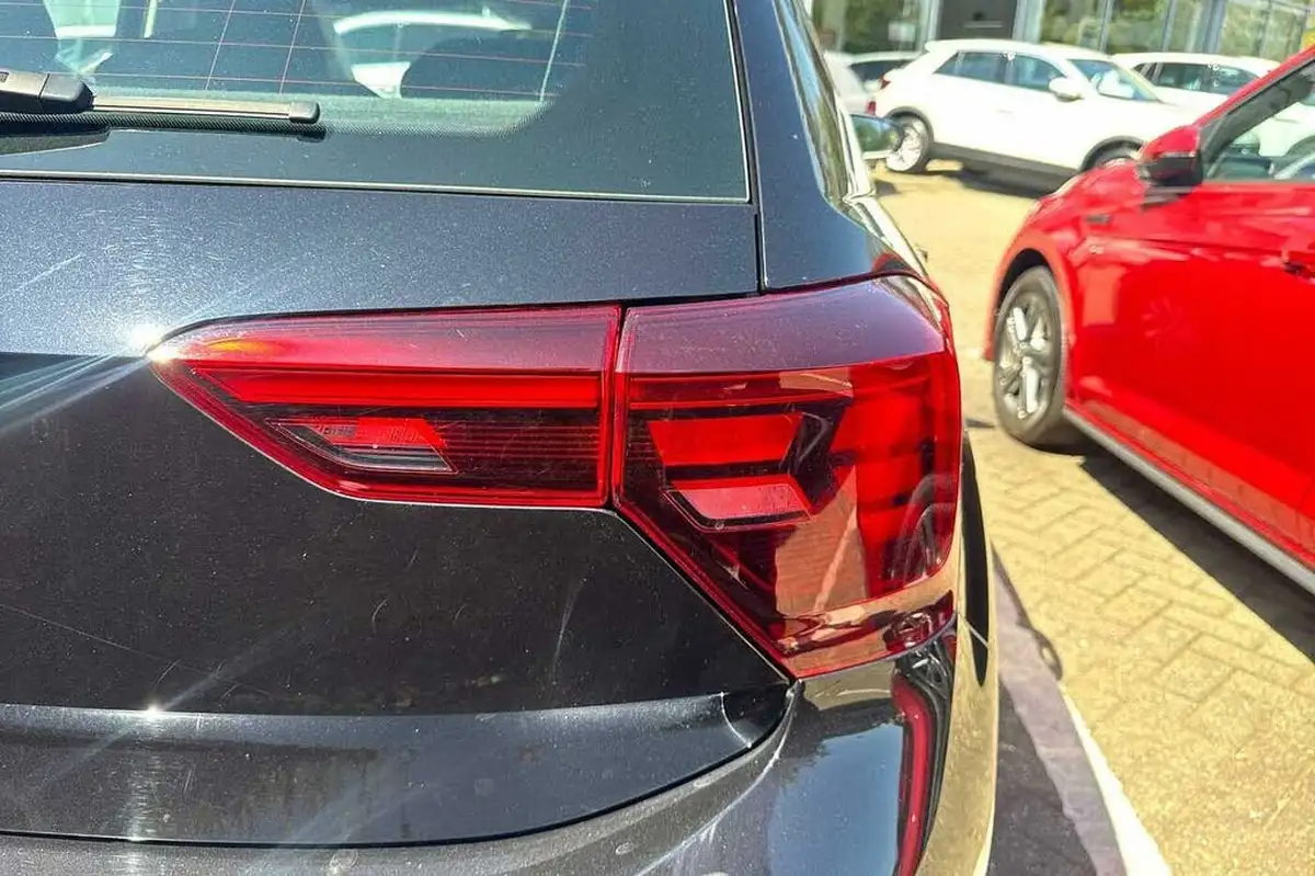2023-volkswagen-polo-10-tsi-life-big-18