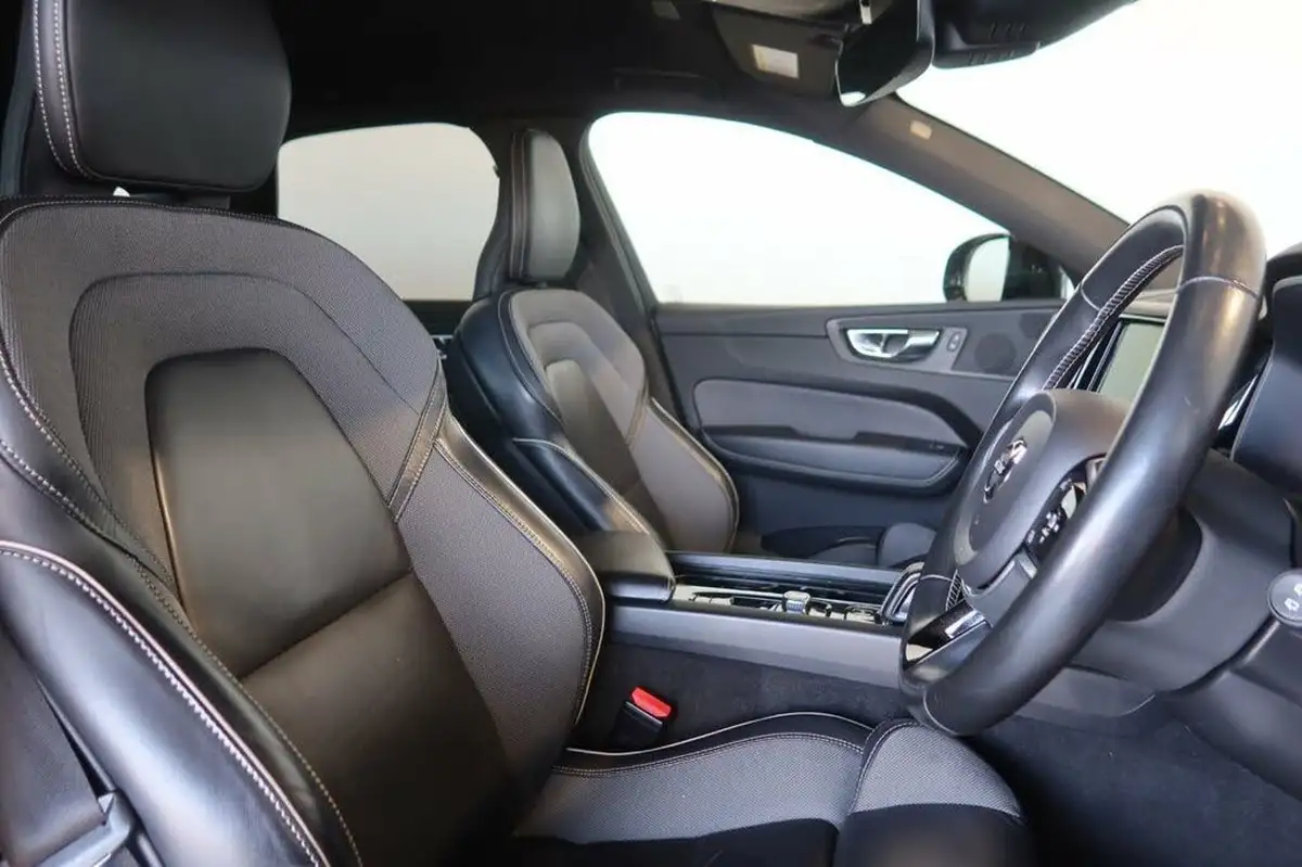 2021-volvo-xc60-20td-b4-r-design-big-9