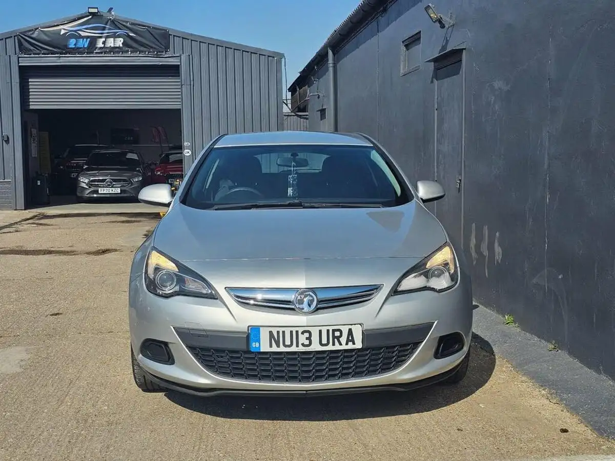 2013-vauxhall-astra-gtc-16-sport-16v-turbo-180ps-big-7