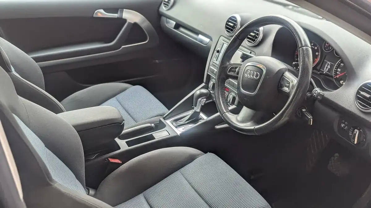 2010-audi-a3-18-sport-hatchback-3d-s-tronic-big-23