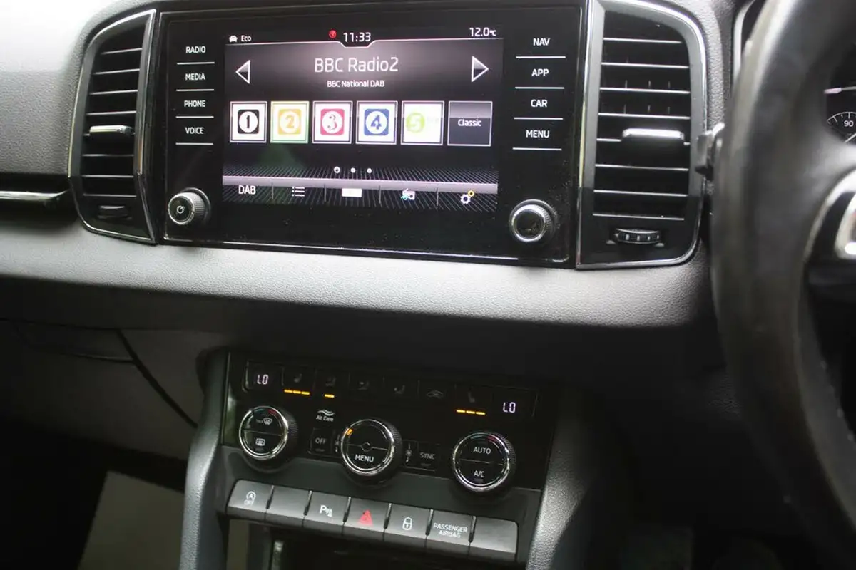 2018-skoda-karoq-20tdi-scr-se-l-dsg-big-13