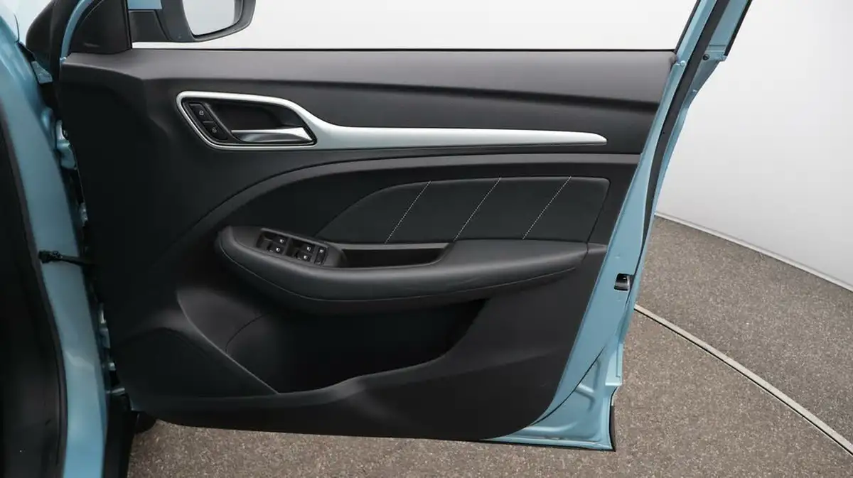 2021-mg-zs-suv-e-exclusive-ev-big-15