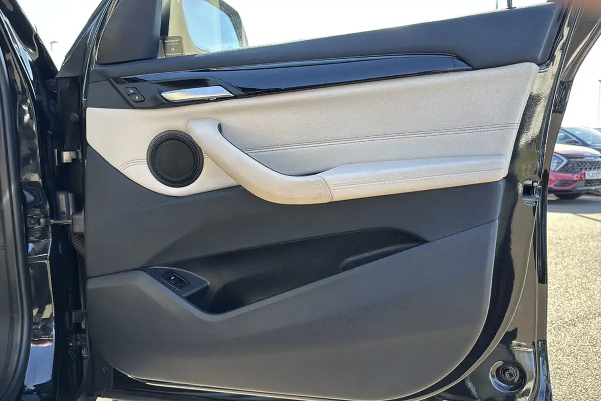 2021-bmw-x1-20-xdrive20i-xline-big-23