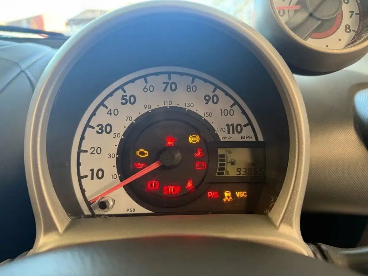 2014-toyota-aygo-10-mode-ac-5d-big-15