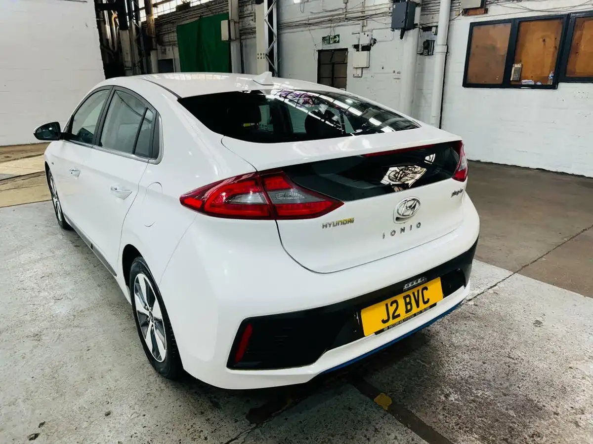 2017-hyundai-ioniq-16-gdi-premium-se-plug-in-hybrid-big-5