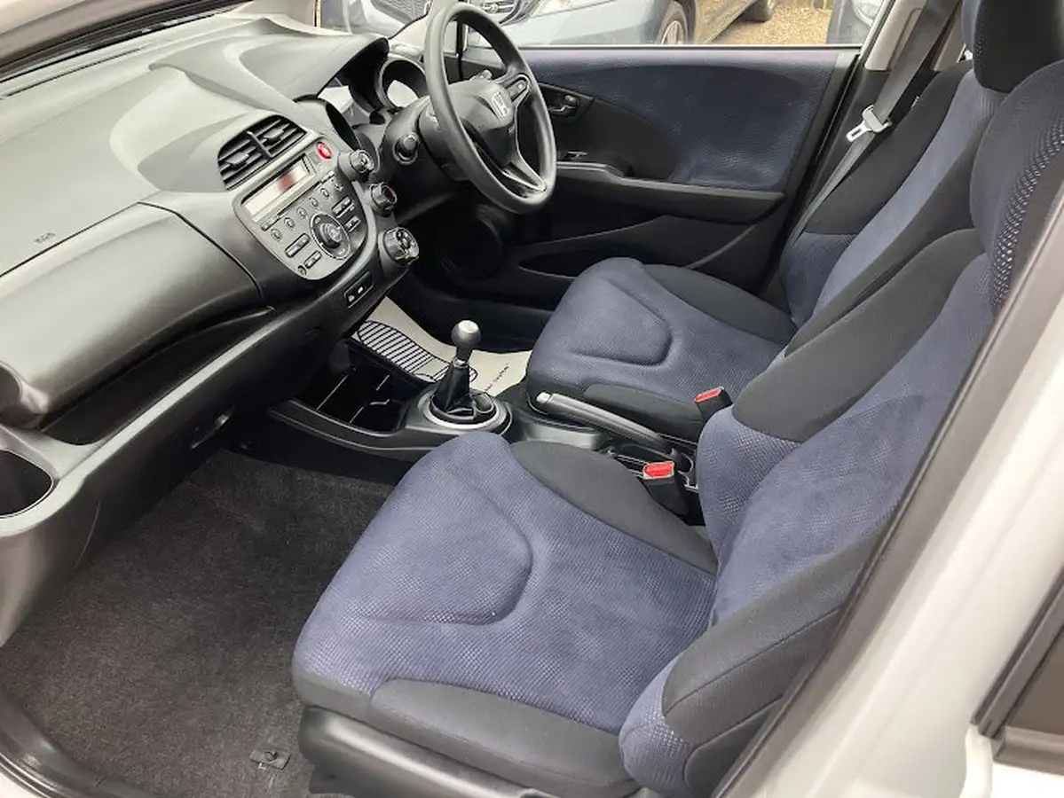 2015-honda-jazz-12-s-big-8