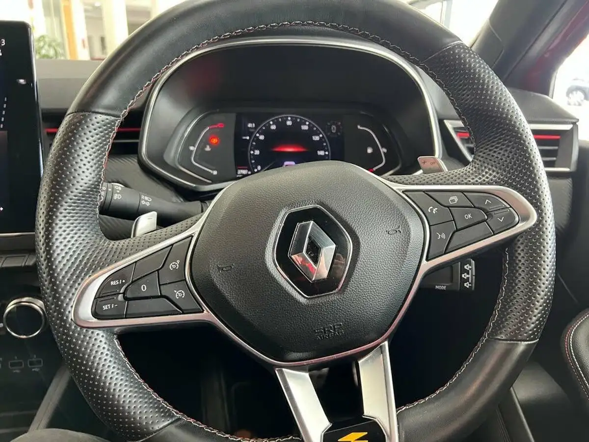 2020-renault-clio-13-tce-rs-line-big-28